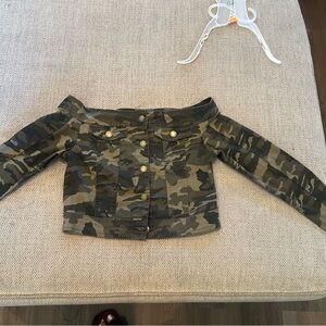 Camouflage Off-Shoulder Jacket